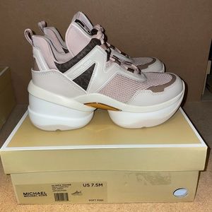 NWT Michael Kors Olympia Trainer